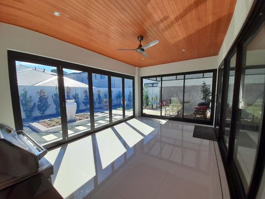 Customized Architectural Folding Doors Aluminium 5 Years Warranty