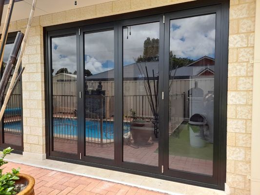 Customized Architectural Folding Doors Aluminium 5 Years Warranty