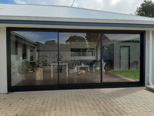 Customized Architectural Folding Doors Aluminium 5 Years Warranty